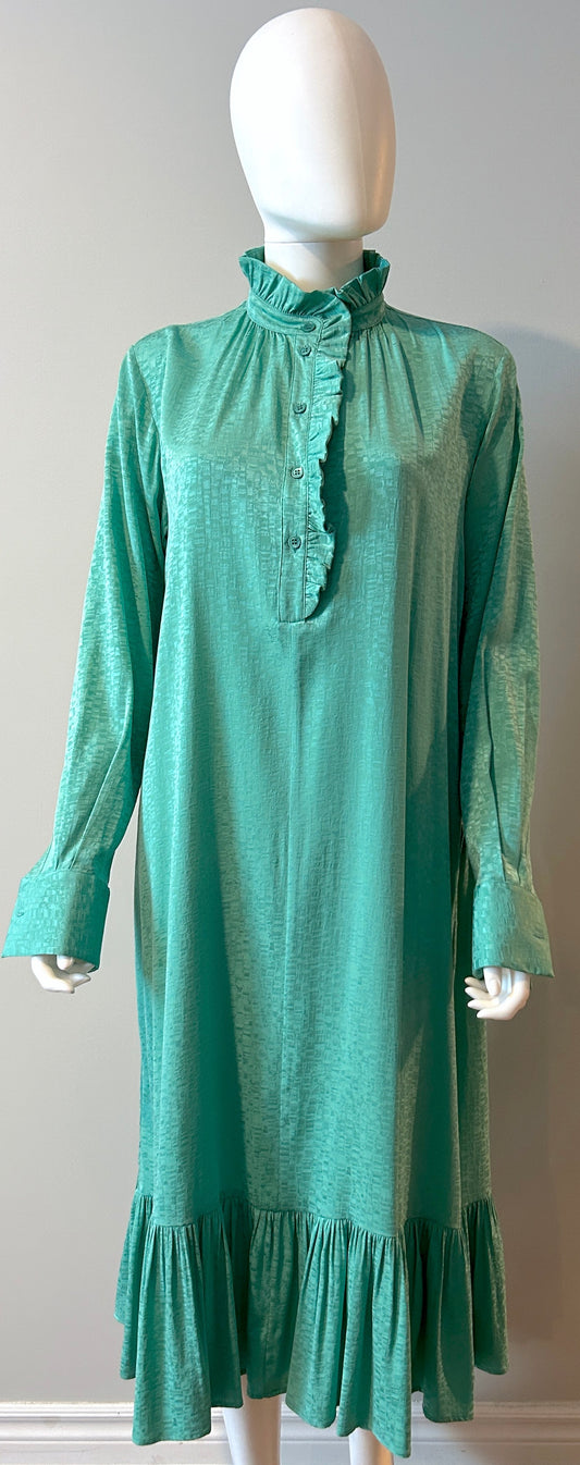 Masscob Dunne dress in size S, new with tags, featuring a stylish, relaxed fit and elegant design.
