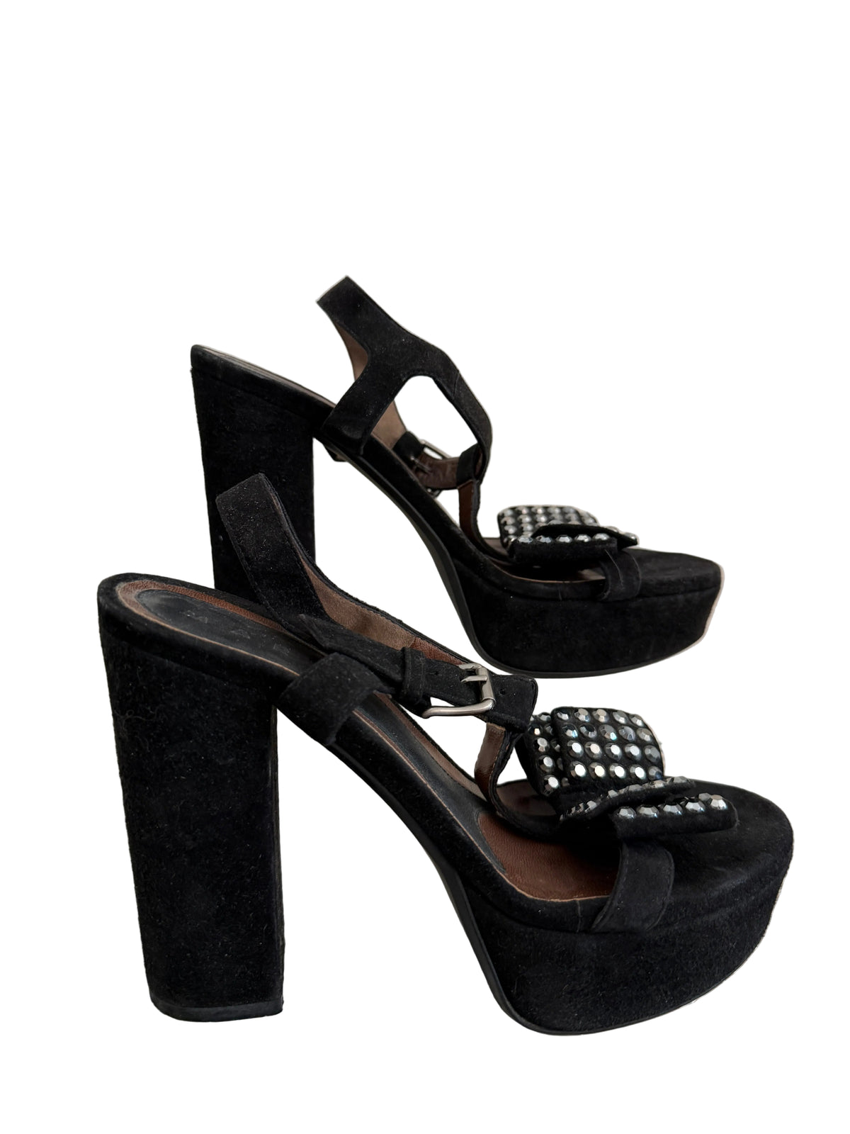 Marni suede sandal with bow in size 38, featuring a chic design and elegant ankle strap for stylish summer footwear.