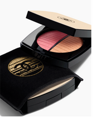 Chanel Les Beiges Healthy Golden Glow Powder in Eclat Du Soir, a luxurious beauty face powder with a radiant finish.